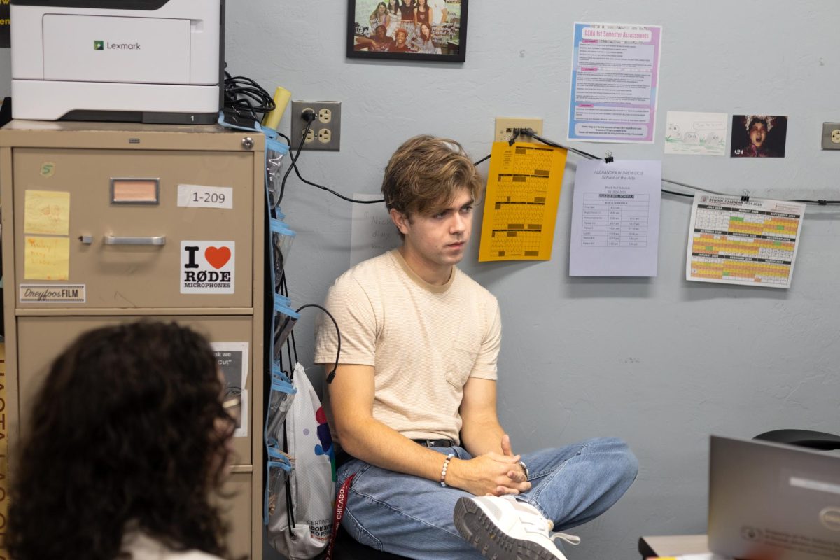 Artist-in-residence Tommy McCabe partakes in film discussion and critiques alongside Ms. Hernandez (not pictured) and Senior Portfolio students to share his knowledge. “It would be my absolute privilege to inspire you guys,” Mr. McCabe said to the class. 